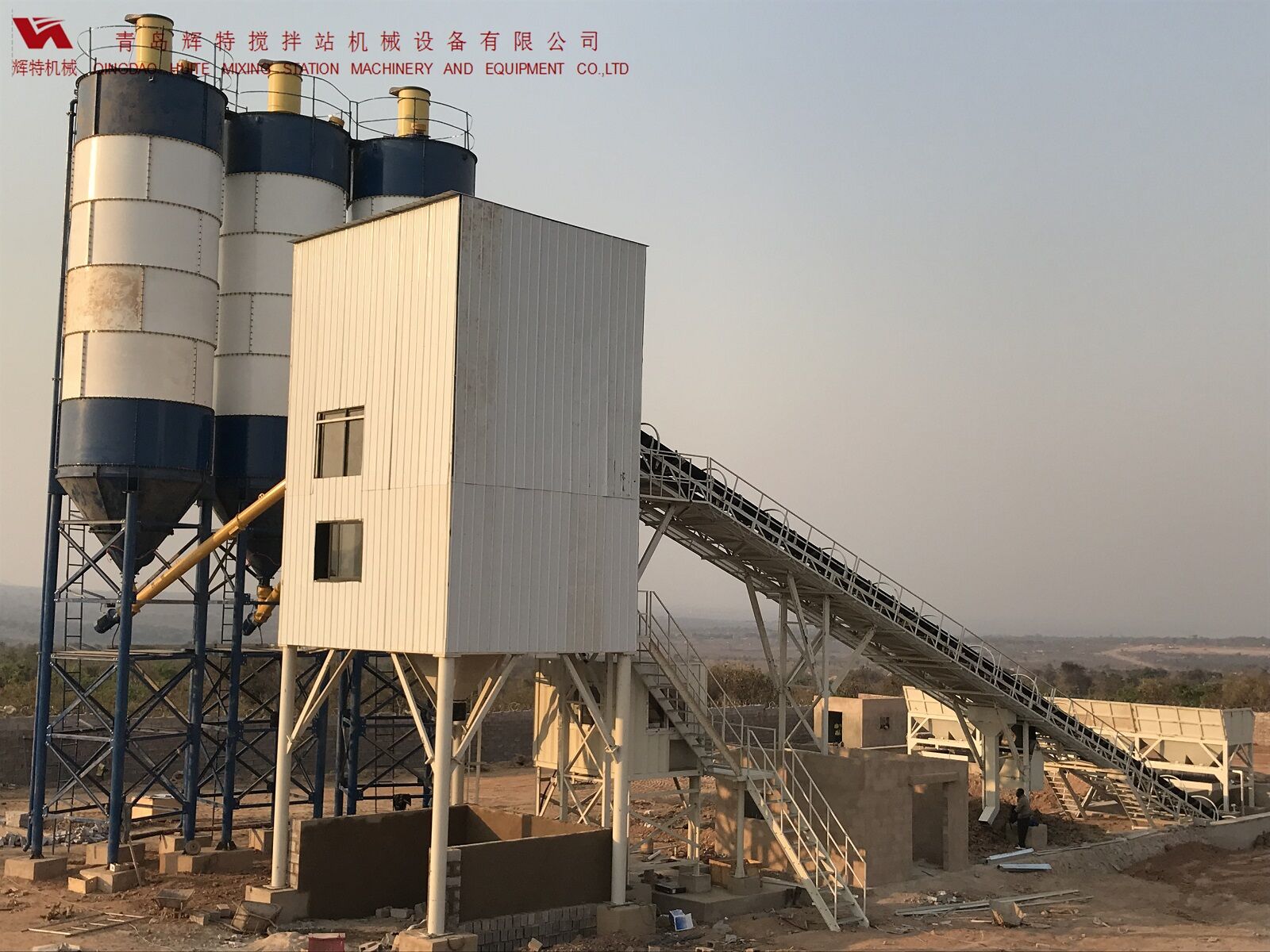 輝特混凝土攪拌站HZS120采用國(guó)內(nèi)外知名品牌，大大降低了設(shè)備故障率