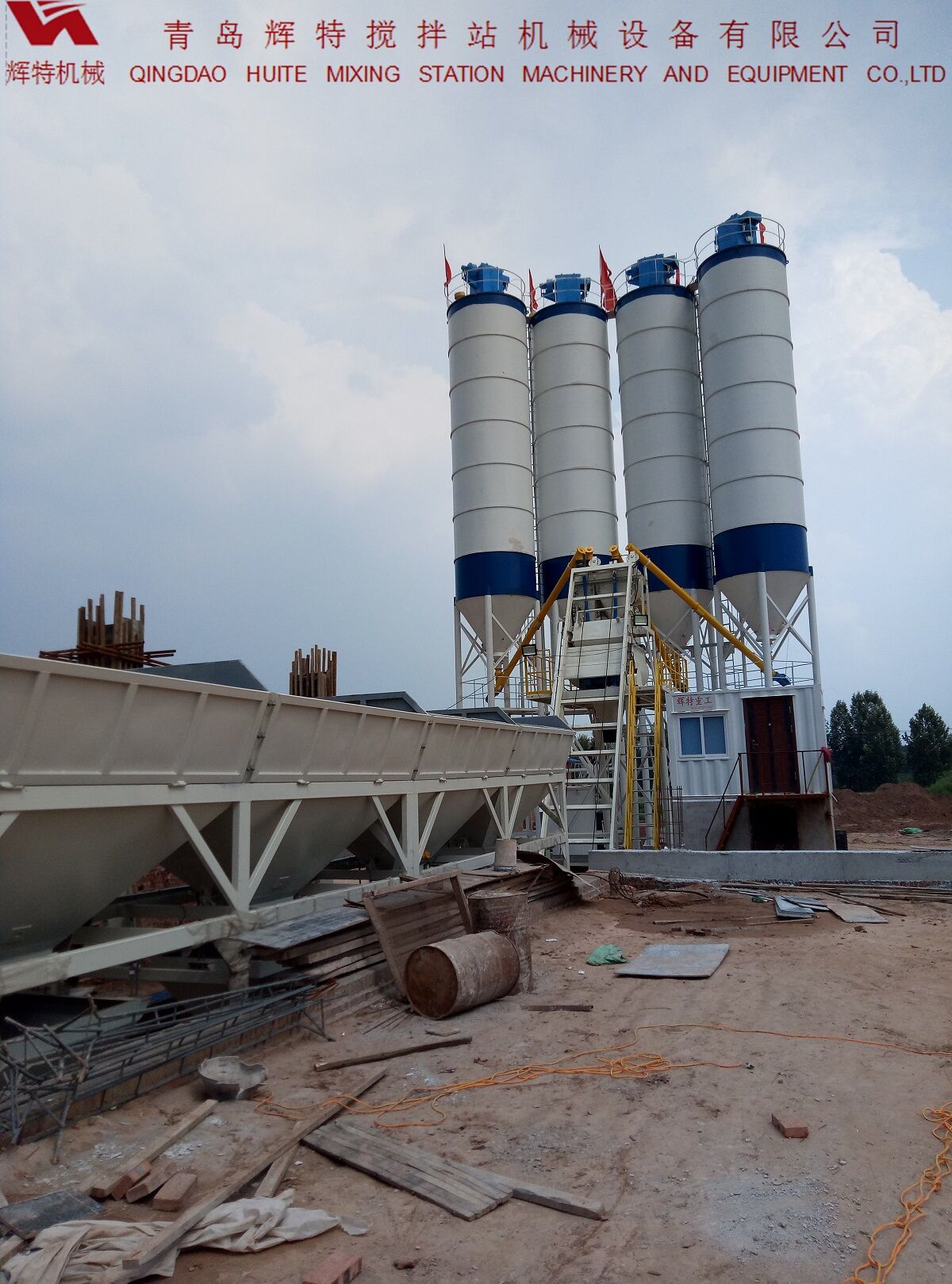 輝特?cái)嚢枵綡ZS75特別適合于干硬性、半干硬性混凝土的生產(chǎn)