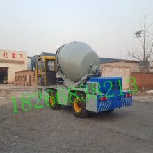 湖北赤壁帶自上料攪拌車廠家說明，1.6立方2方流動式自裝料自拌水泥罐車價格