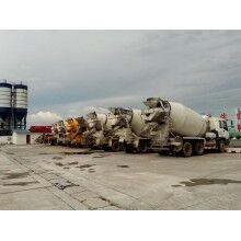 租賃混凝土灌車，攪拌運(yùn)輸車