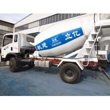 專業(yè)生產(chǎn)小型混凝土罐車，億立實(shí)業(yè)2m3攪拌罐車